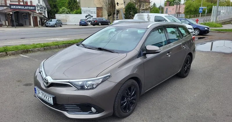 toyota opolskie Toyota Auris cena 62700 przebieg: 89000, rok produkcji 2018 z Boguchwała